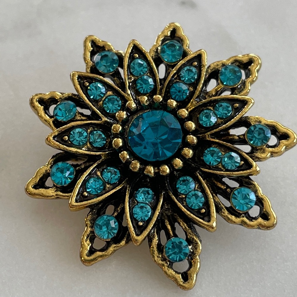 Beautiful Turquoise Crystal and Gold Brooch